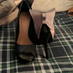 NWOT Black platform open toed heels